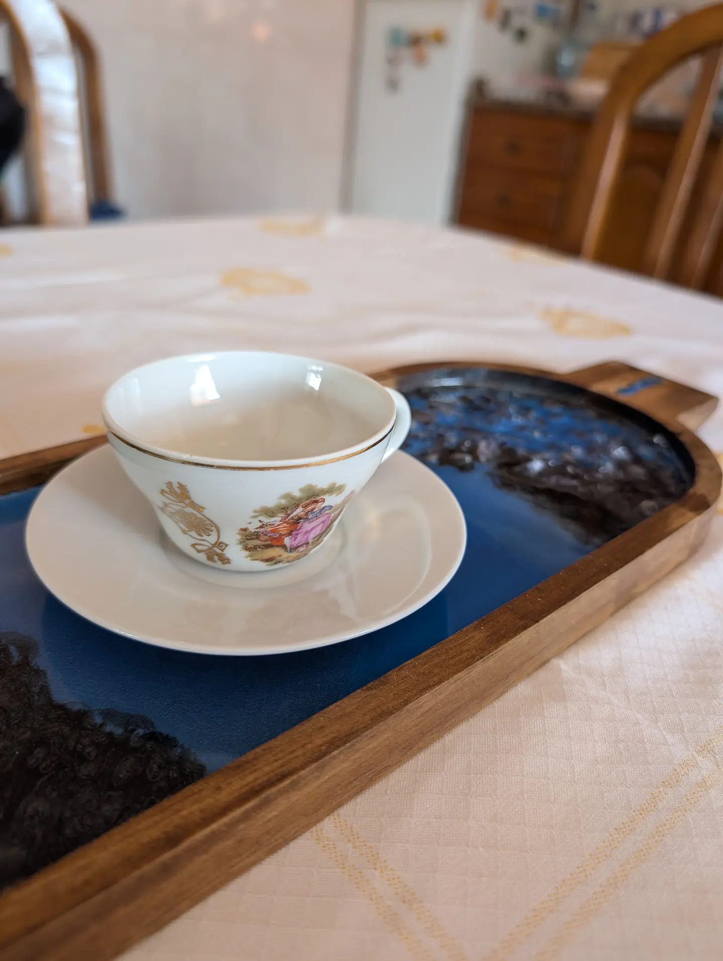 Tabuleiro Artesanal em Bambu com Resina Epóxi Azul e Sodalite Natural 4