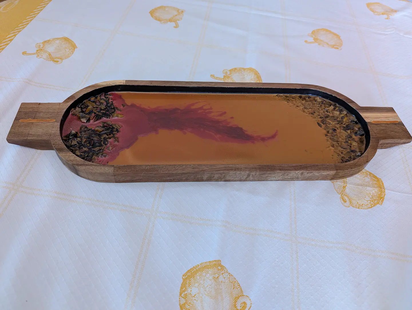 Tabuleiro Artesanal em Bambu com Resina Epóxi Dourada, Rosa e Olho de Tigre Natural 3