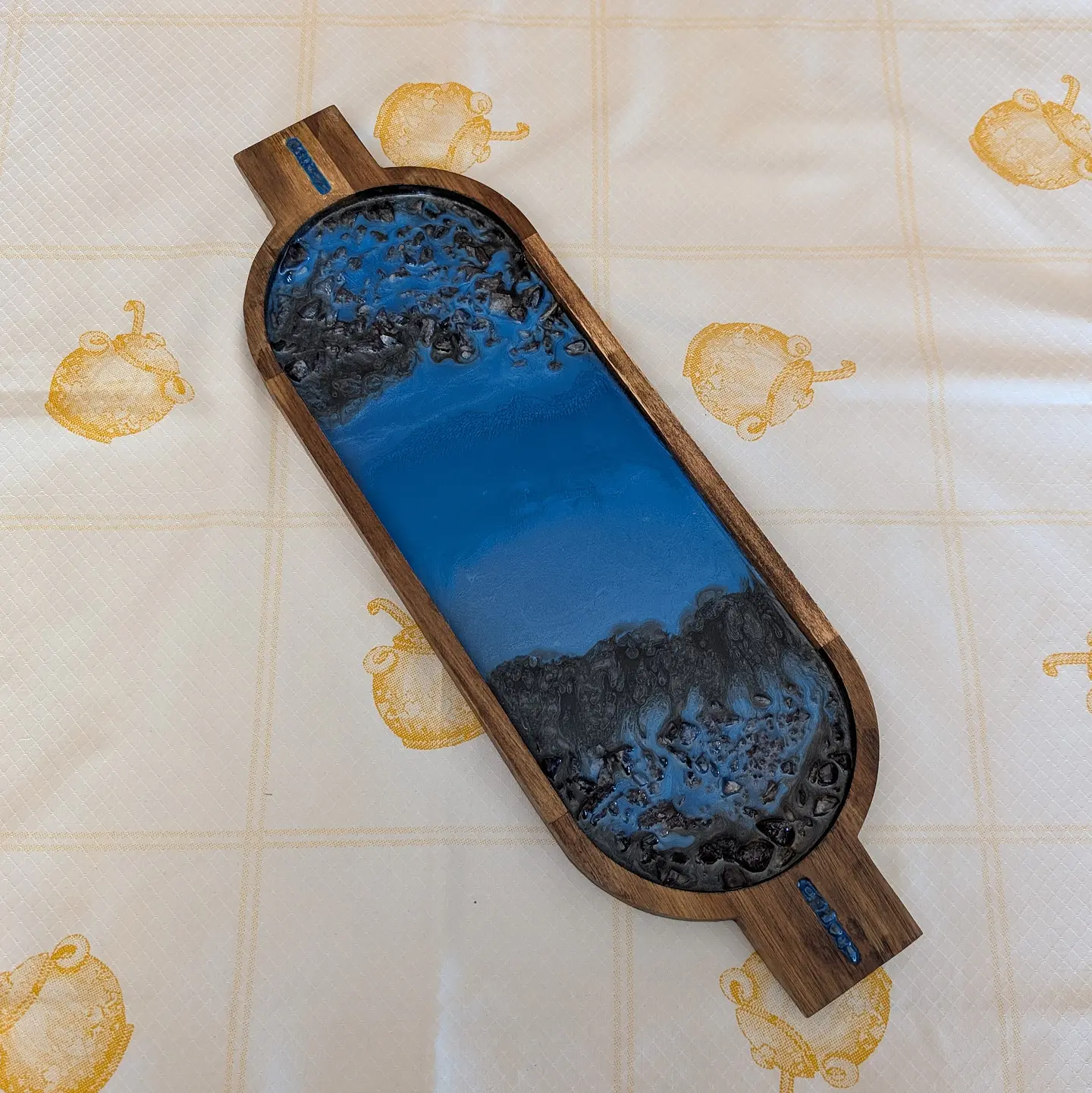 Tabuleiro Artesanal em Bambu com Resina Epóxi Azul e Sodalite Natural 2