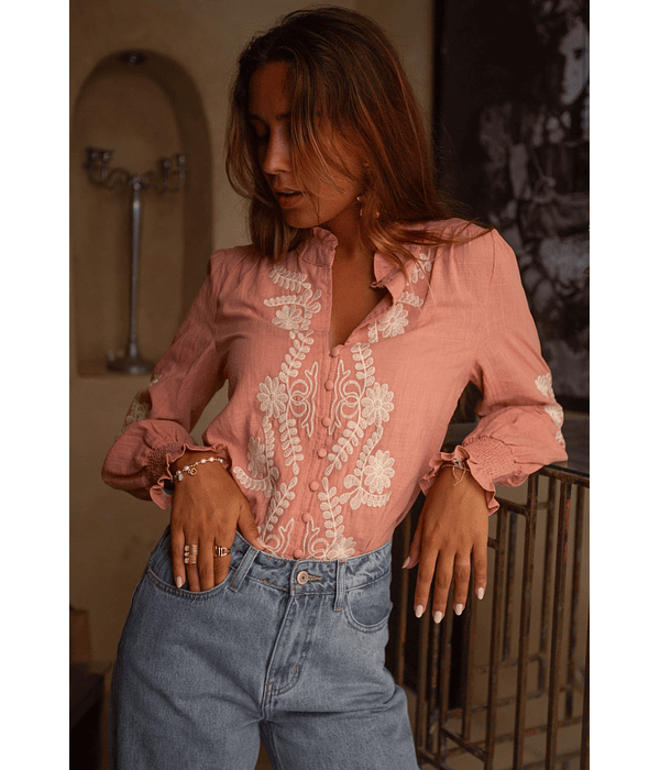 CAMISA BORDADA ROSA/BRANCO