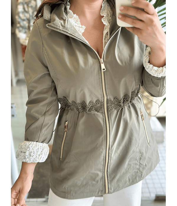 PARKA VERDE COM RENDA