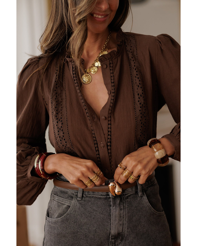 CAMISA CASTANHA PORMENORES