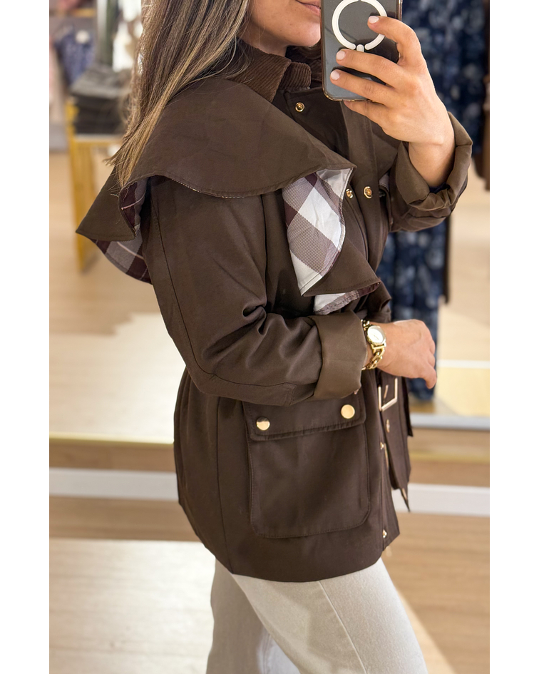 CASACO CASTANHO COM FOLHO 