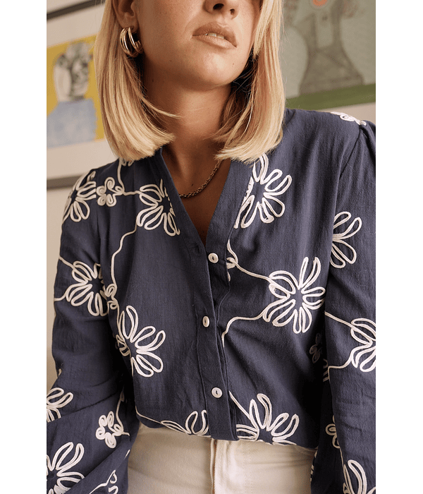 CAMISA AZUL BORDADA 