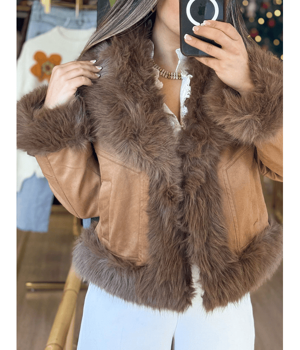 CASACO EFEITO CAMURÇA COM PELO