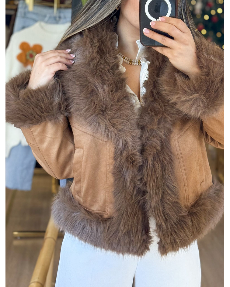 CASACO EFEITO CAMURÇA COM PELO