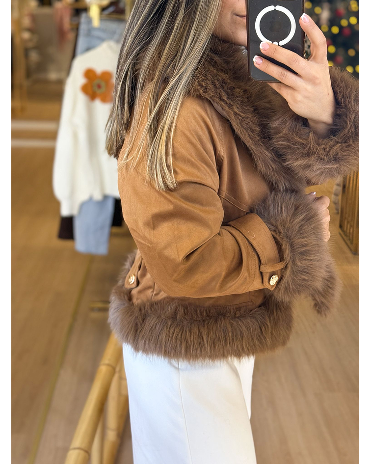 CASACO EFEITO CAMURÇA COM PELO