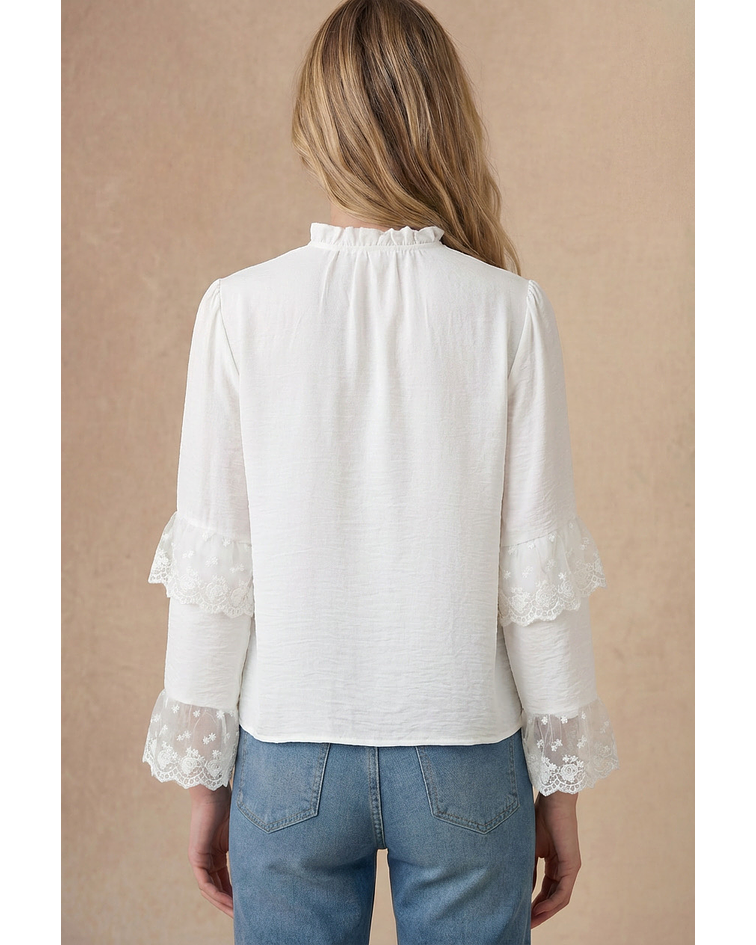 CAMISA COM PORMENORES RENDA