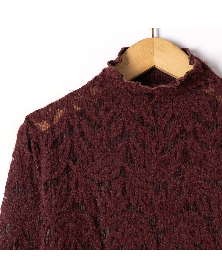 CAMISA COM PORMENORES RENDA 