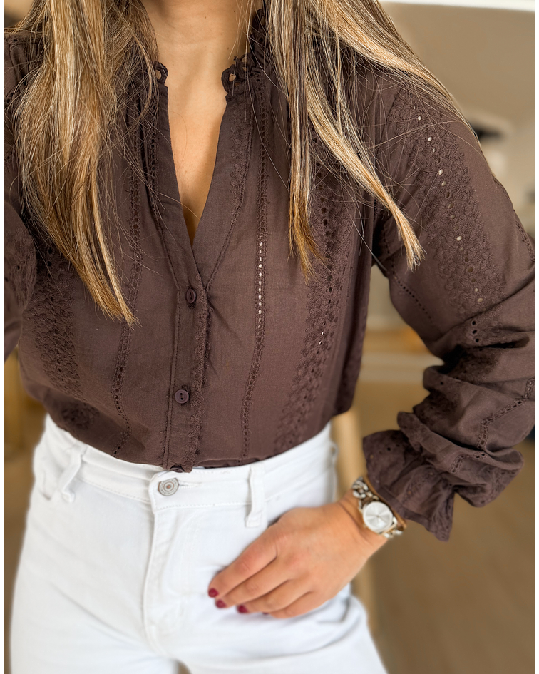 CAMISA BORDADA CASTANHA 