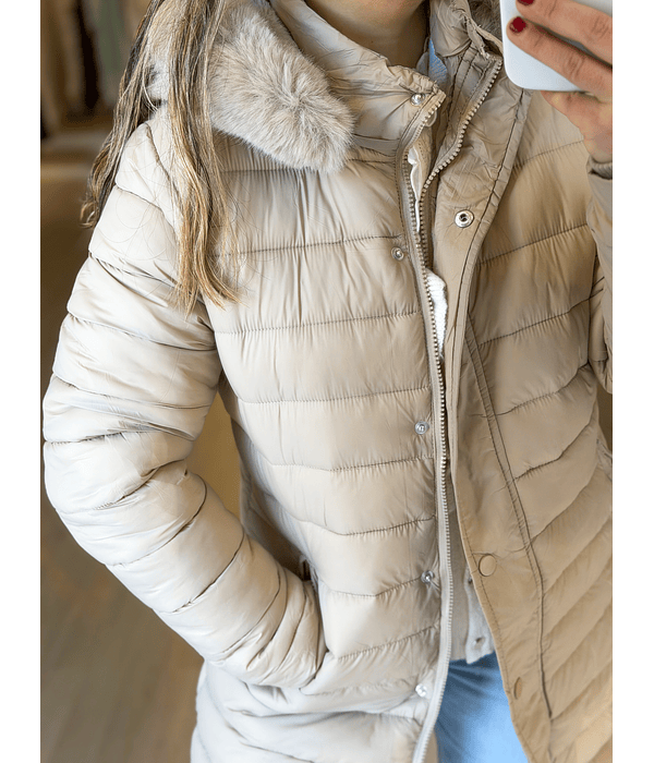 KISPO BEGE COM FORRO PELO