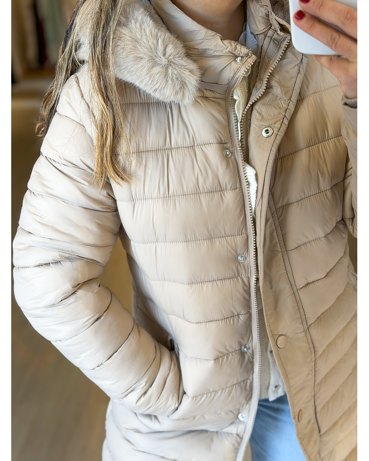 KISPO BEGE COM FORRO PELO