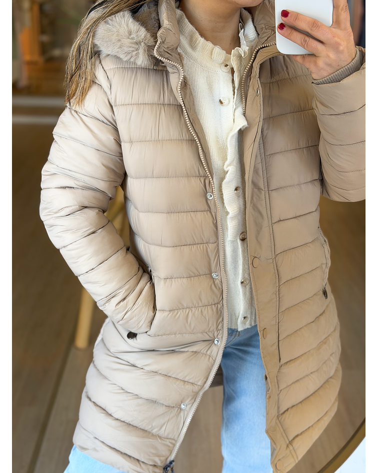 KISPO BEGE COM FORRO PELO