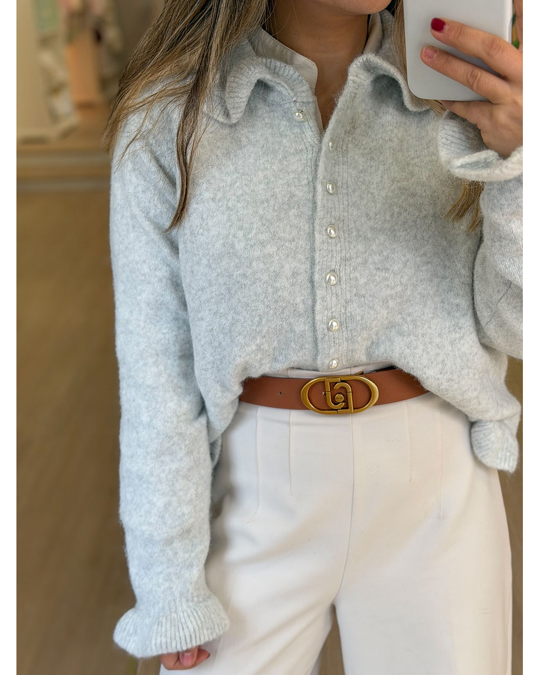 CARDIGÃ CINZA COM BOTÃO PÉROLA