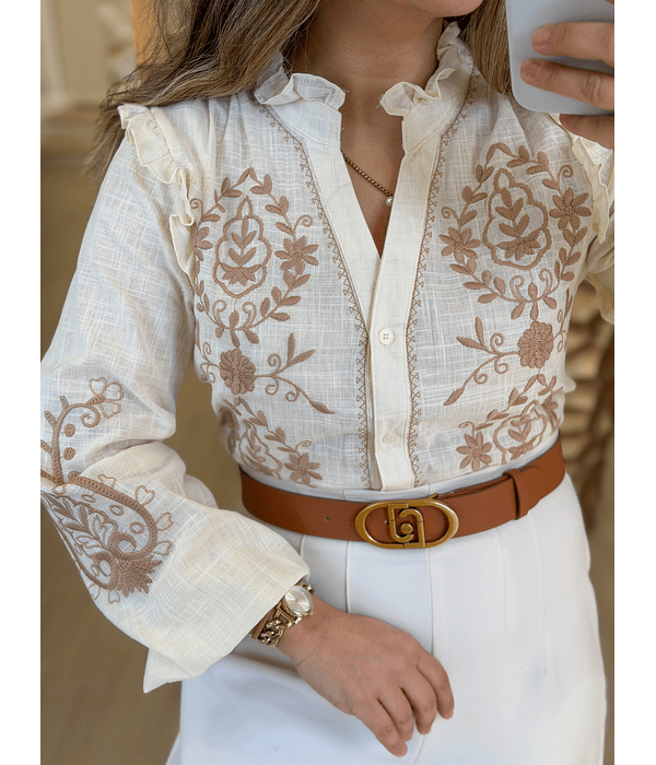 CAMISA BEGE COM BORDADOS 