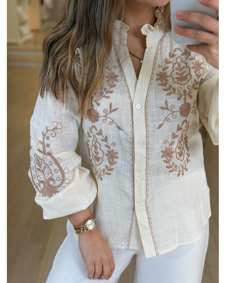 CAMISA BEGE COM BORDADOS 