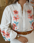 CAMISA BRANCA COM BORDADOS 