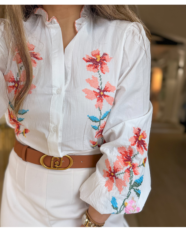 CAMISA BRANCA COM BORDADOS 