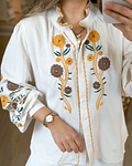 CAMISA BEGE COM BORDADOS  