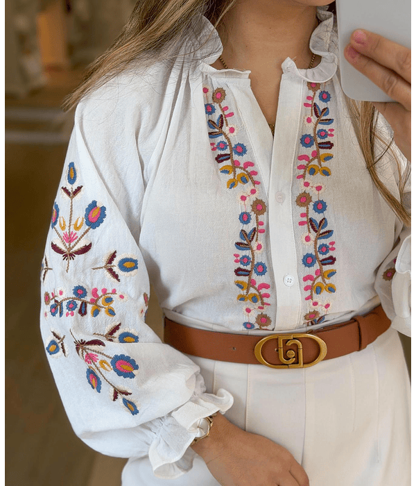 CAMISA BRANCA COM BORDADOS  