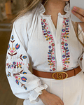 CAMISA BRANCA COM BORDADOS  