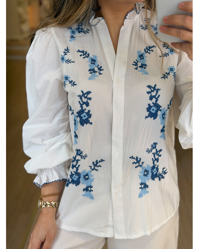 CAMISA BRANCA COM BORDADOS  