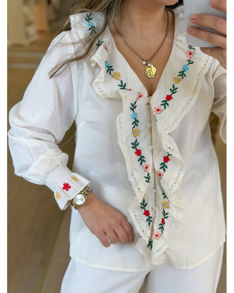 CAMISA BEGE COM FOLHO BORDADO