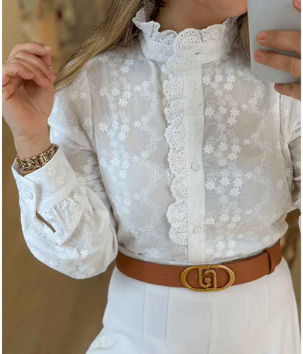 CAMISA BRANCA COM BORDADOS