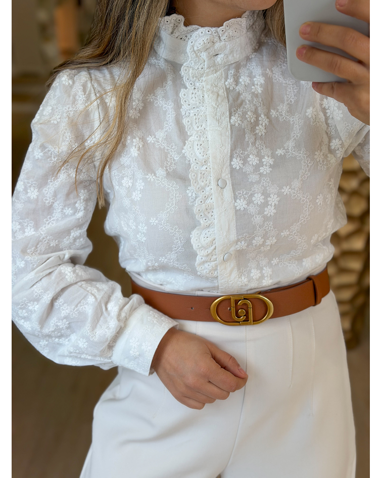 CAMISA BRANCA COM BORDADOS