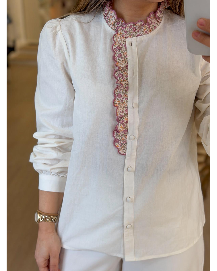 CAMISA COM FOLHO FLORAL
