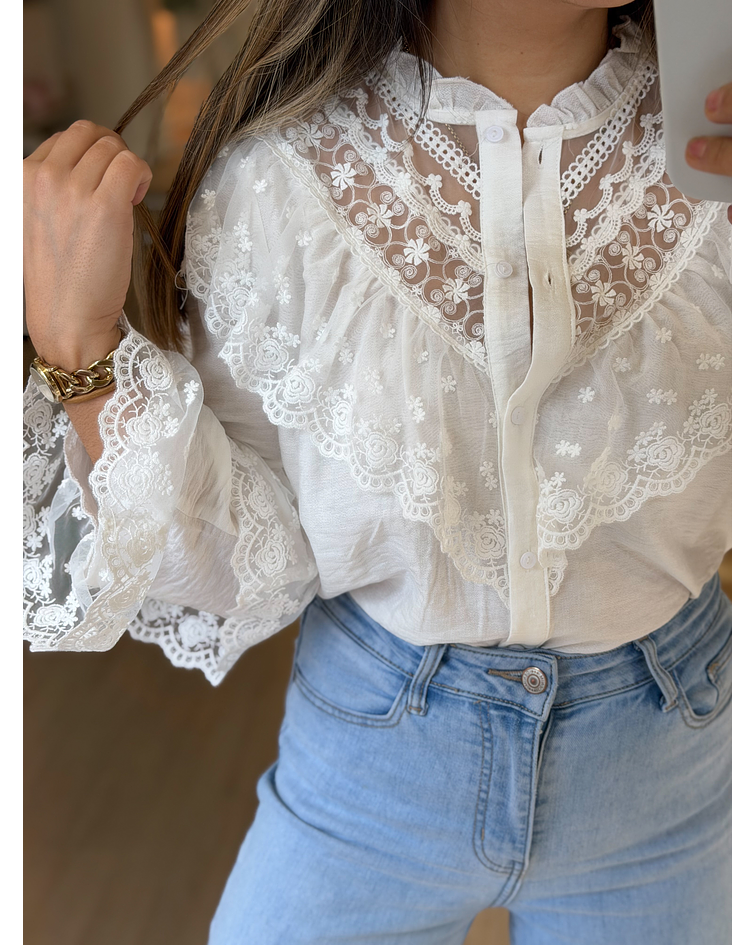 CAMISA COM PORMENORES RENDA