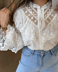 CAMISA COM PORMENORES RENDA