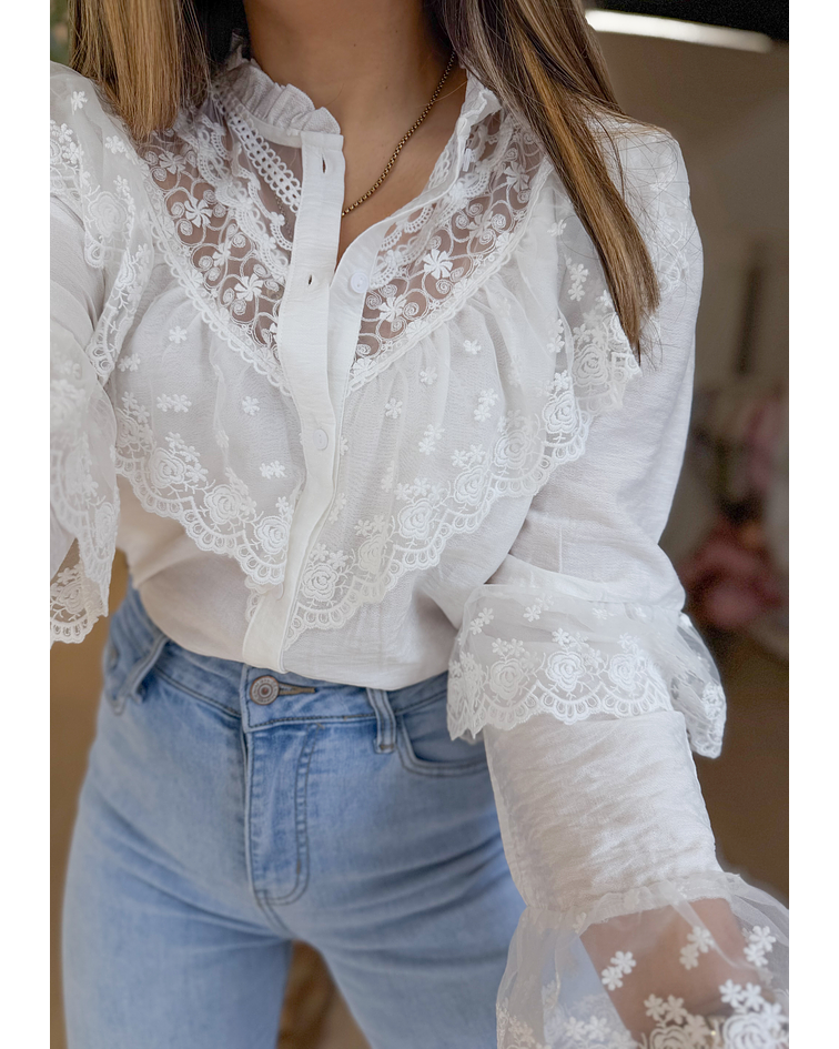 CAMISA COM PORMENORES RENDA