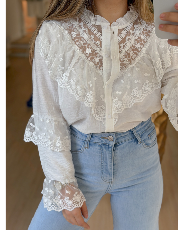 CAMISA COM PORMENORES RENDA