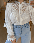 CAMISA COM PORMENORES RENDA