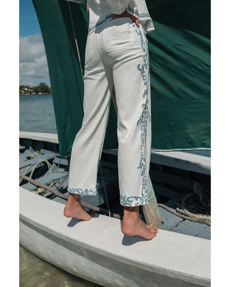 JEANS BORDADOS AZUIS