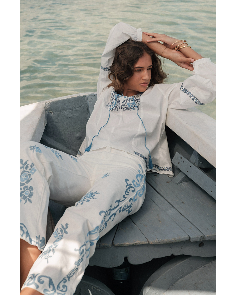 JEANS BORDADOS AZUIS