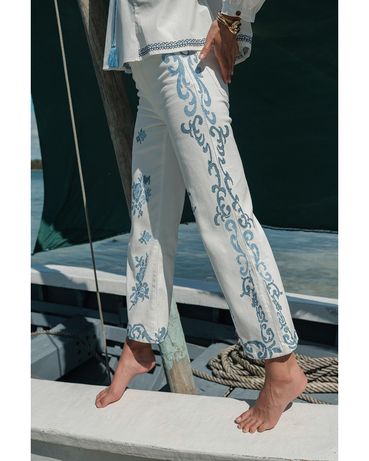 JEANS BORDADOS AZUIS