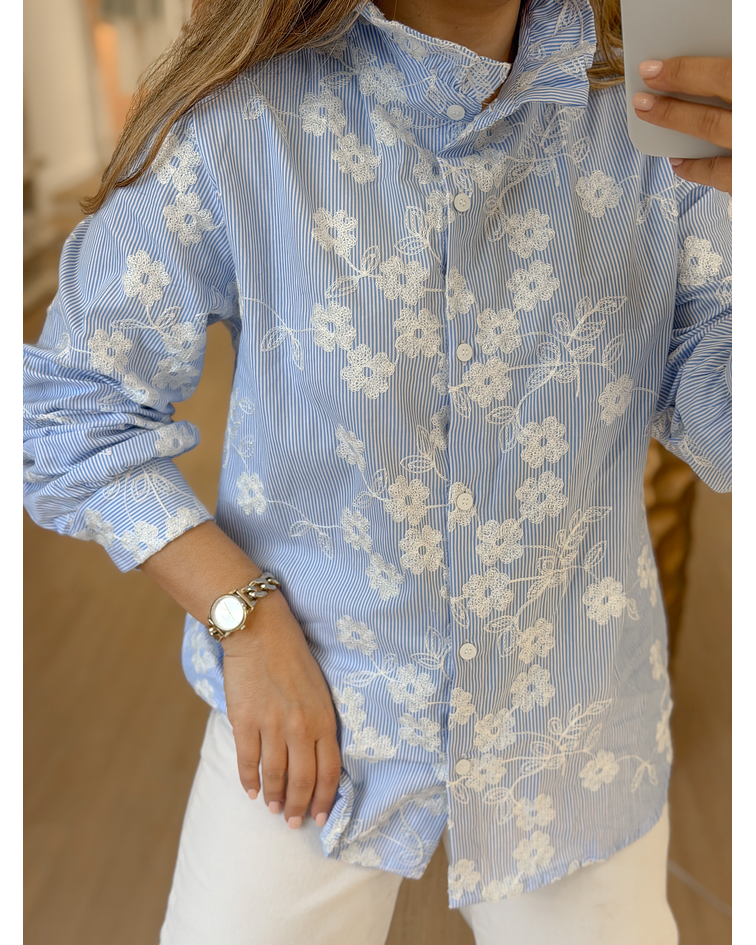 CAMISA RISCAS COM FLORES BORDADAS