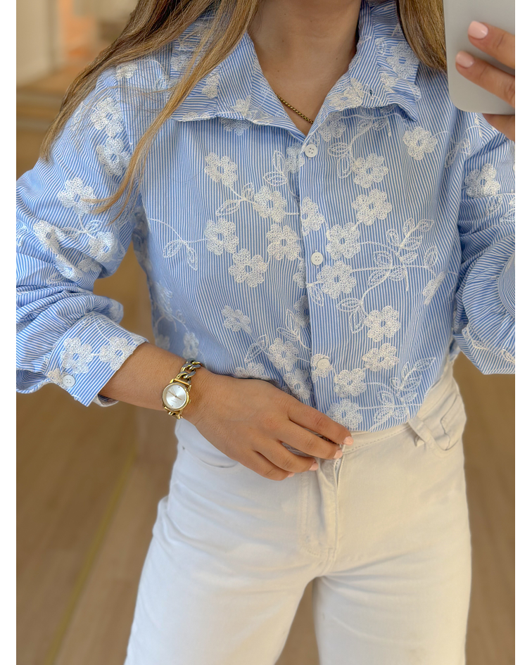 CAMISA RISCAS COM FLORES BORDADAS