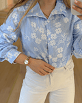 CAMISA RISCAS COM FLORES BORDADAS