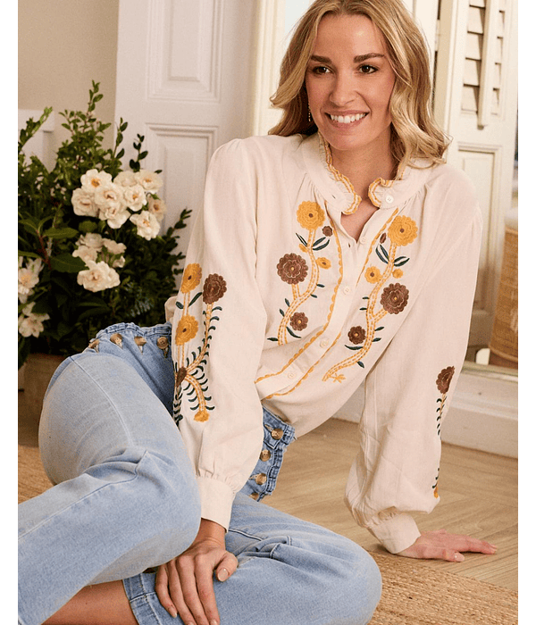 CAMISA BEGE COM BORDADOS  