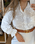 CAMISA COM PORMENORES BORDADOS