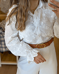 CAMISA COM PORMENORES BORDADOS
