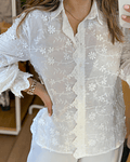 CAMISA COM PORMENORES BORDADOS