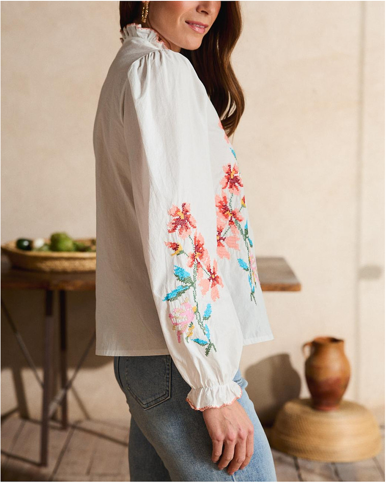 CAMISA BRANCA COM BORDADOS 