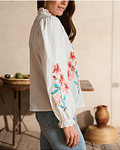 CAMISA BRANCA COM BORDADOS 