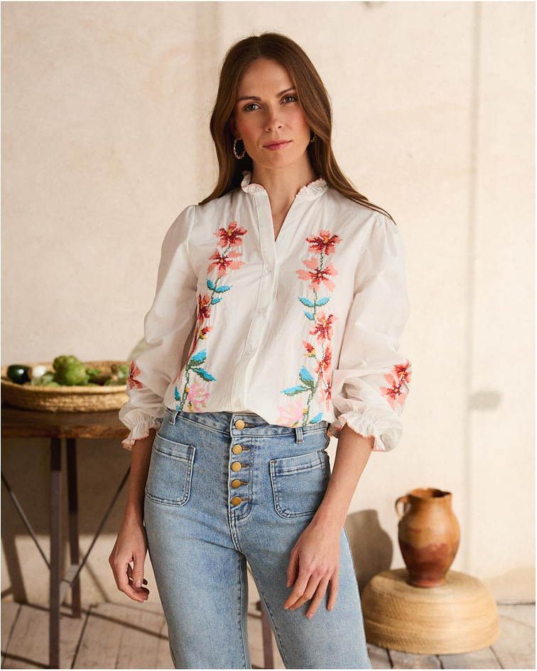 CAMISA BRANCA COM BORDADOS 