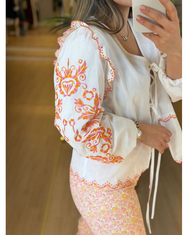 CAMISA BRANCA COM BORDADOS