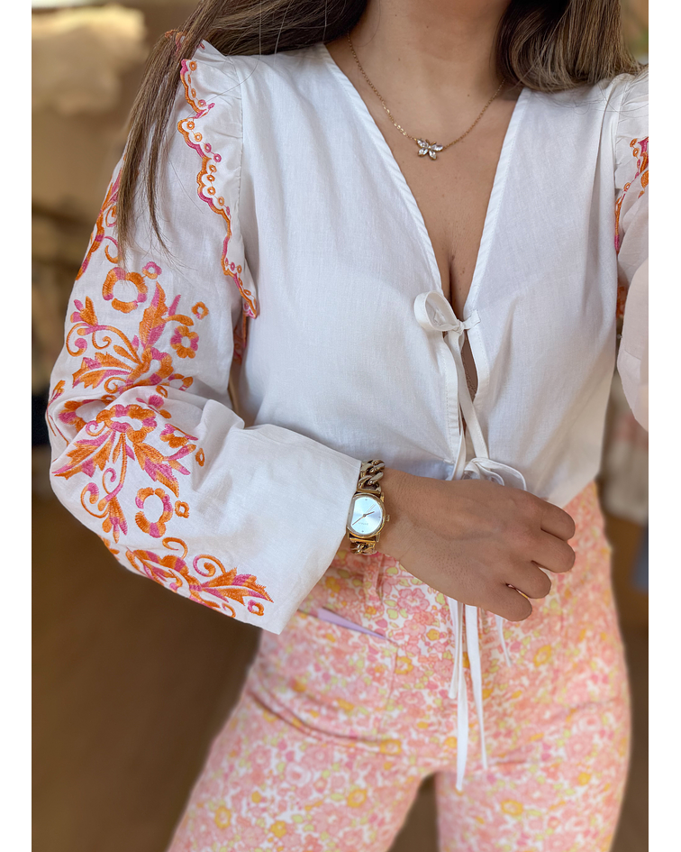 CAMISA BRANCA COM BORDADOS